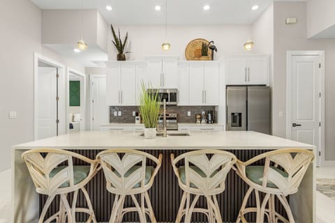 Fully stocked kitchen. Ninja Keurig with coffee provided.