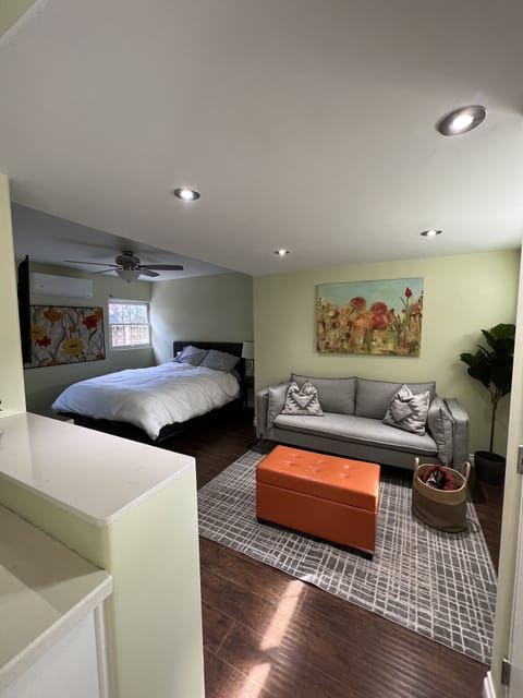 living room, bedroom 