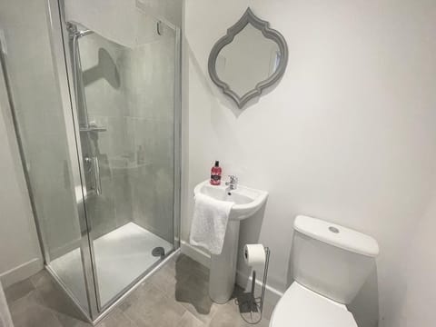 En-suite bathroom with shower 
