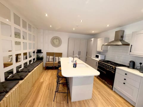 Fully equippted kitchenette 
