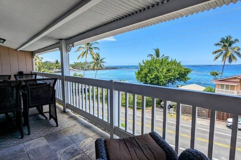 From your private lanai you have a great view of Kahaluu Beach. Walking distance to Surf and snorkel