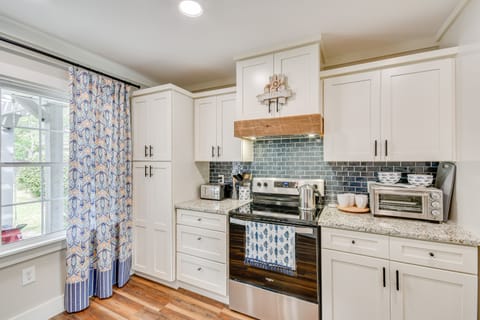 Kitchen | Dishwasher | Single-Serve Coffee Maker