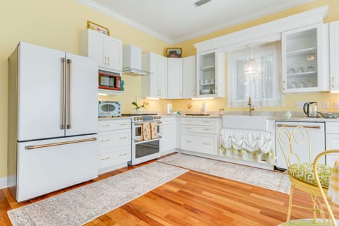 Kitchen | Cooking Basics Supplied