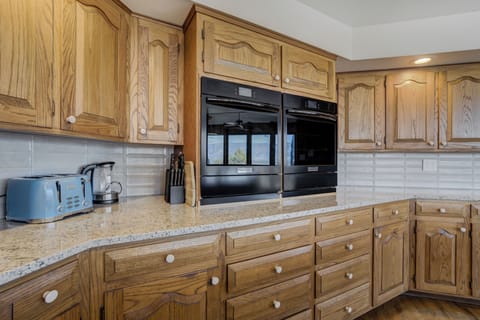 Double ovens with air fry capabilities. Another full size oven is under stove.