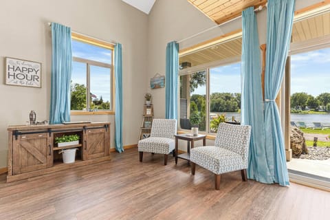 Great area to gather for an intimate conversation