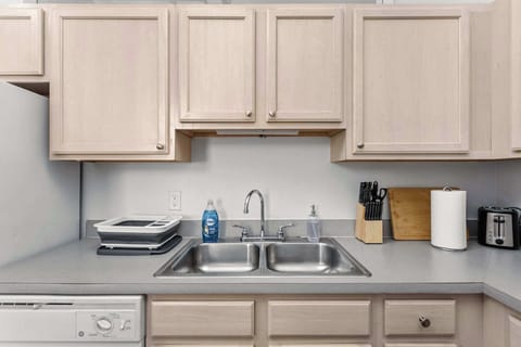 Unit 1 - Fully equipped kitchen