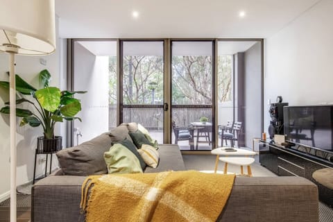 This modern apartment caters to couples or families with everything you need for a comfortable stay. It has open plan interiors flowing to a lovely courtyard. 