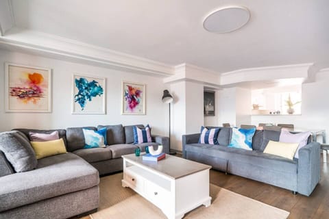 The living room is bright and airy with large sliding doors for a cool breeze. Alternatively use the airconditioning to temper the room to your comfort. 
