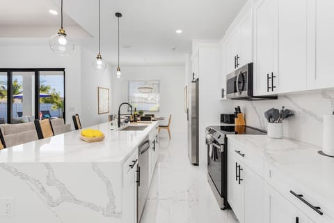 Modern and fully equipped kitchen featuring top notch appliances and finishes.