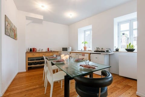 Kitchen with diningtable for up to 6 people