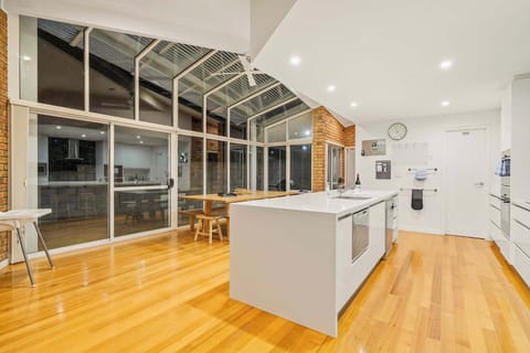 David 9 years on Airbnb
Rating, 5 stars,·August 2025
A Wonder stay in Lisa'house! We're enjoying beautiful dawn and dusk every day, spacious and clean environment made us chilled and joyful. 