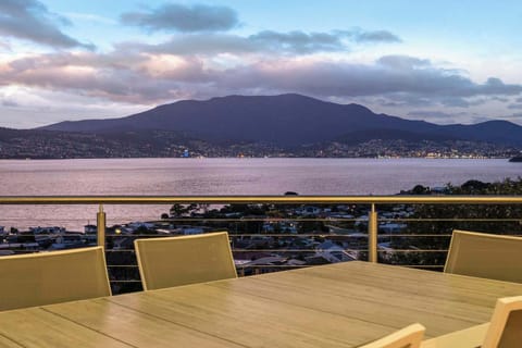 Jade 12 years on Airbnb
Rating, 5 stars
The house is as beautiful and clean as the pictures shown. We all love staying in Lisa’s house!