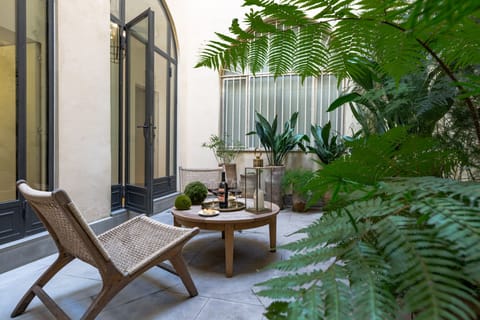 Internal courtyard with table and chairs (private use for guests)