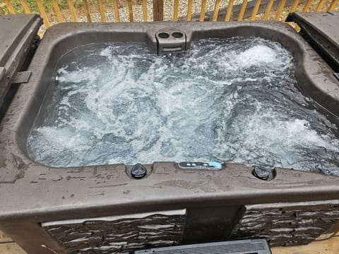 Grey Pines - Hot Tub