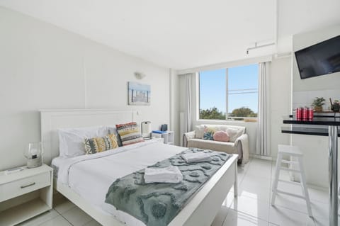 Wake up to an expansive coastal outlook with sweeping views to the ocean's horizon. 