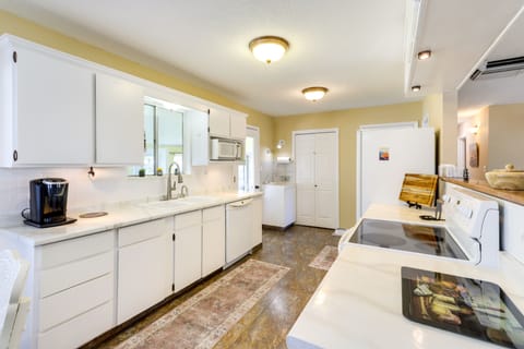 Kitchen | Cooking Basics | Dishware & Flatware | Crockpot | Toaster | Blender