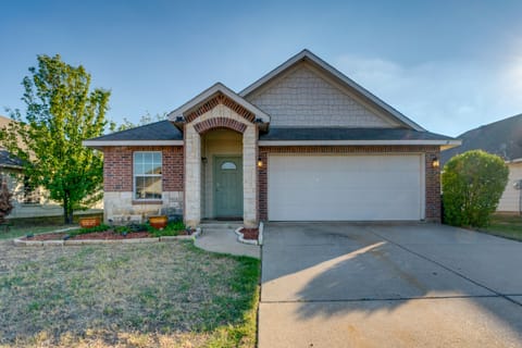 Fort Worth Vacation Rental | 3BR | 2BA | 1,300 Sq Ft | 2 Steps to Enter