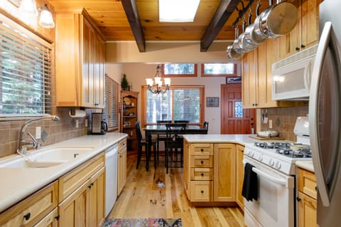 This kitchen offers simplicity with the added benefit of being fully stocked, providing everything you need for cooking, baking, and dining