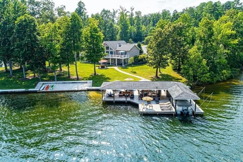 Bird eye view of dock and yard