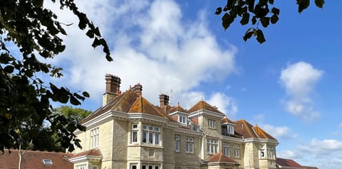 Discover 6 Shanklin Manor, a stunning Isle of Wight holiday property set within historic grounds, offering comfort, style and a peaceful location.