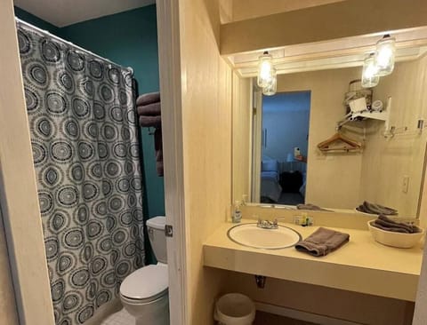 Full bath with basic toiletries provided.