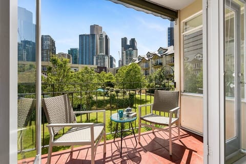 Enjoy slow mornings on the balcony, boasting skyline views and overlooking the complex's lush, green courtyard.