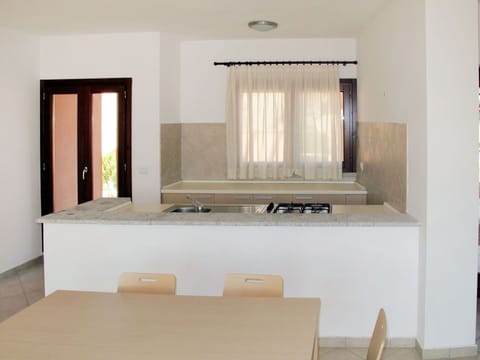 Plant, Building, Window, Swimming Pool, Azure, Water, Tree, House, Sky, Urban Design