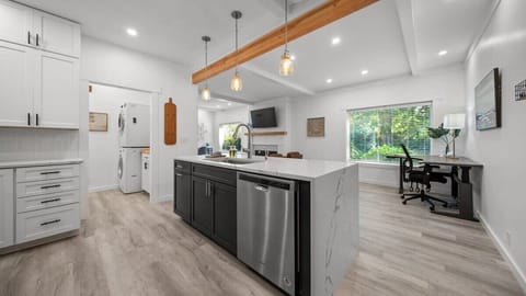 #StayinMyDistrict #BookDirect #EntireHome