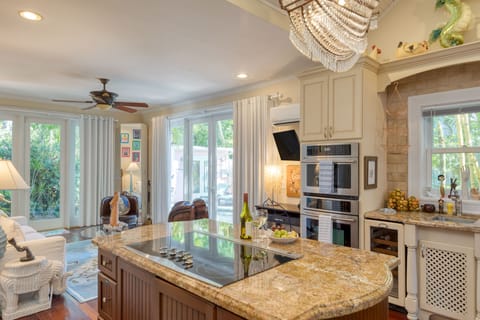 Central island. (Main House)