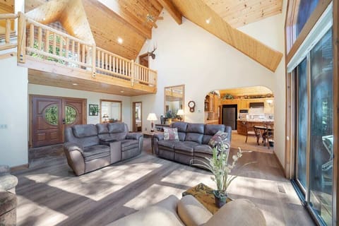 Large and spacious seating in the living room