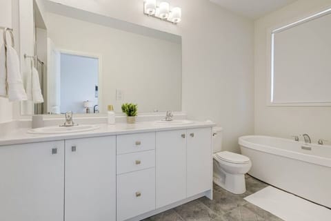 Bright, spacious, and spa-inspired Enjoy the luxury of a pristine bathroom featuring double sinks, a deep soaking tub, and modern finishes. The perfect place to refresh and unwind during your stay.