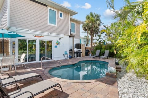 Your own private oasis — heated pool, sunshine all day, and plenty of space to relax. 🏊‍♀️🌞