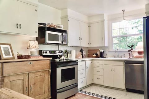 A kitchen that's both straightforward and practical for crafting your farm-to-table meals.