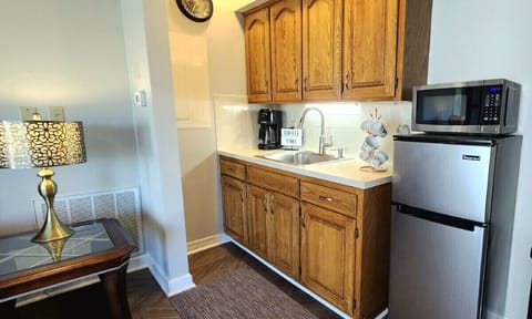 Kitchenette area includes Ice Machine, Coffee, Microwave and Fridge
