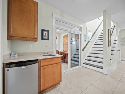 Second Floor Wet Bar - Second Floor Wet Bar