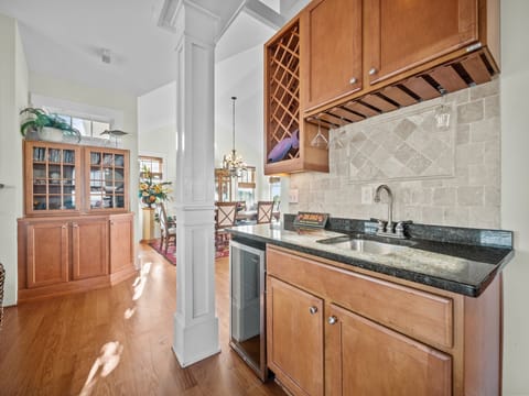 Third Floor Wet Bar off Kitchen - Third Floor Wet Bar off Kitchen