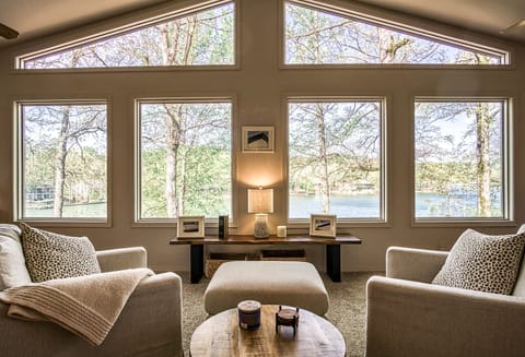 Arkansas room overlooking the Lake