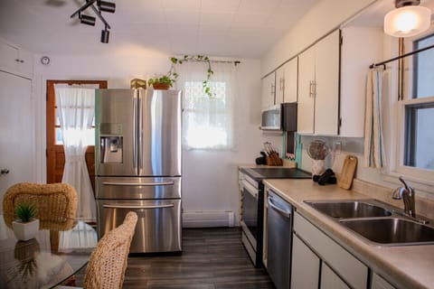 Samsung appliances - spacious fridge, dishwasher, and Bespoke induction range.