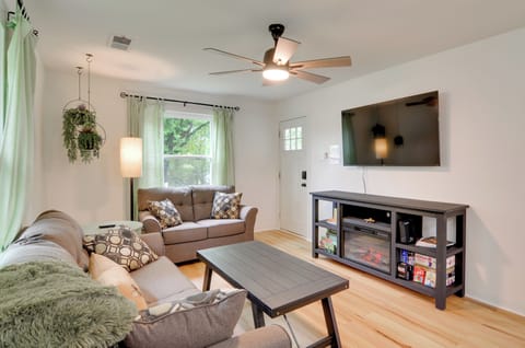 Burnside Vacation Rental | 4BR | 1BA | 2 Steps Required | 1,140 Sq Ft