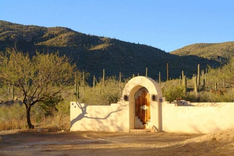 Front gate to the front yard