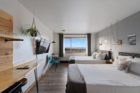 Comfortable Unit with 2 Queen beds