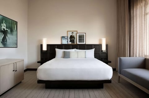 Unit with 1 King size bed. Exact unit will be assigned upon arrival. Views, colors and decor may vary.