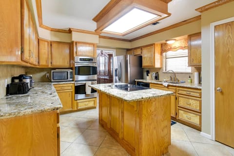 Kitchen | Equipped w/ Cooking Essentials