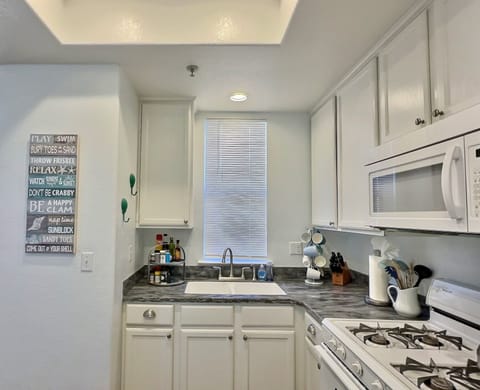 A complete kitchen where culinary magic happens! We've got the basics covered with a stash of spices, cookware, and dishes ready for your culinary creations.