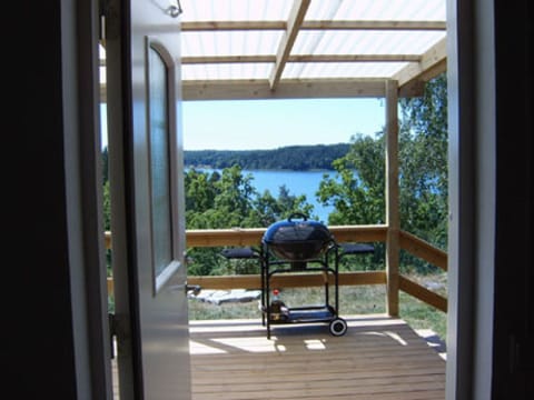 balcony with grill