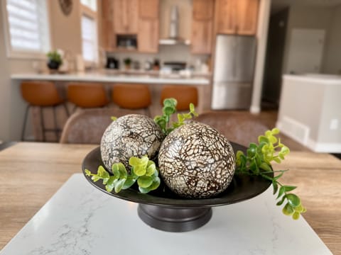 Seating for 14 in dinning area.