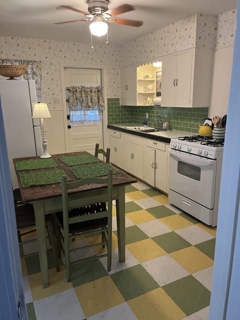 Eat-in kitchen has everything except a dishwasher