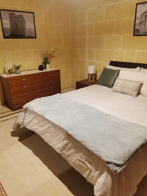 Downstairs ensuite bedroom