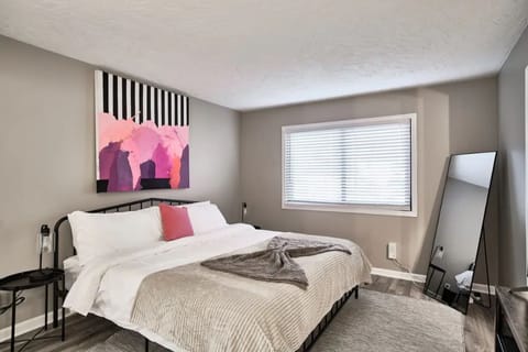 Master King Bed with Smart TV, Workspace/desk, full length mirror, USB lamps