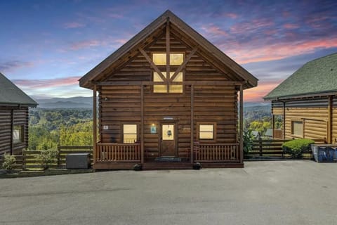 Large paved driveway - easy level entrance into cabin with plenty of parking